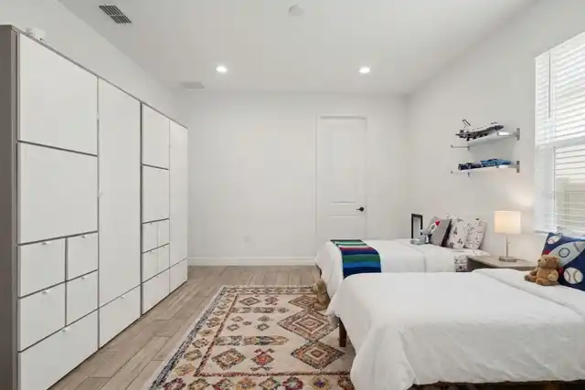 Listing Photo 16
