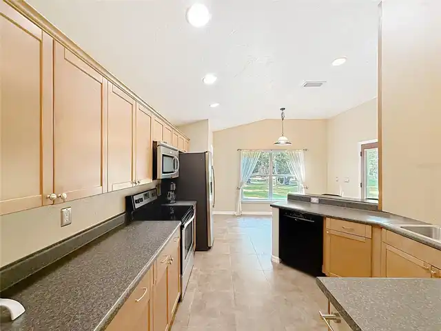 Listing Photo 9