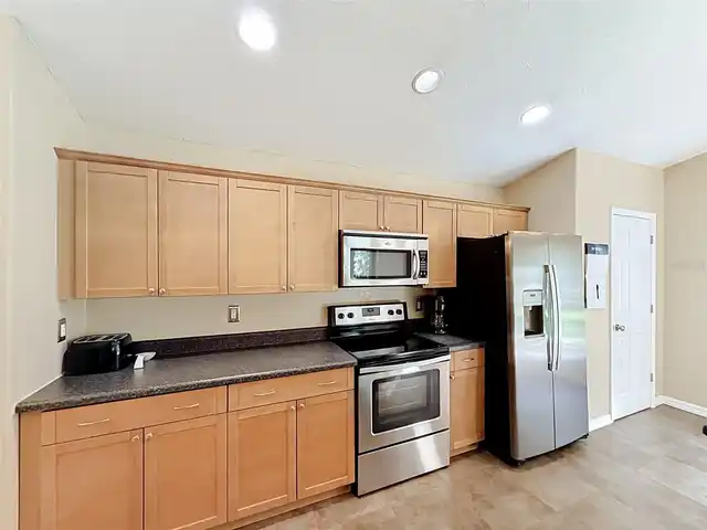 Listing Photo 10