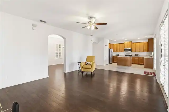 Listing Photo 8