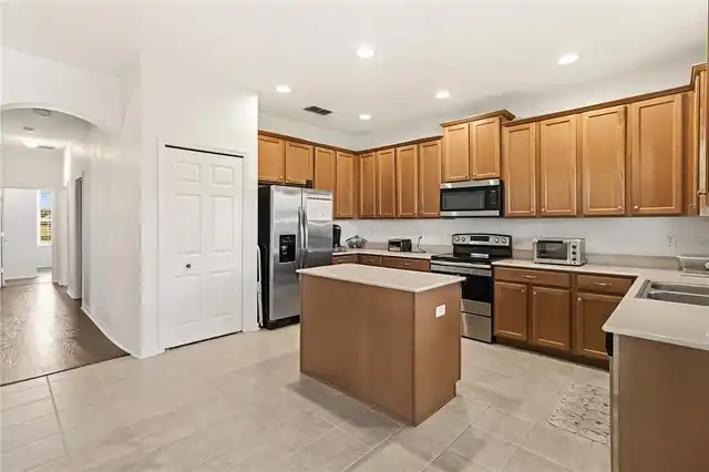 Listing Photo 12