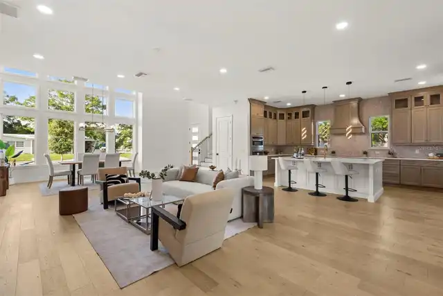 Listing Photo 11