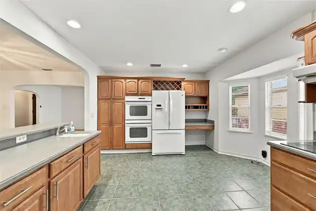 Listing Photo 11