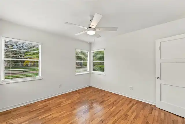 Listing Photo 14