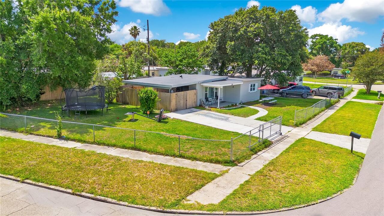 Listing Photo 11