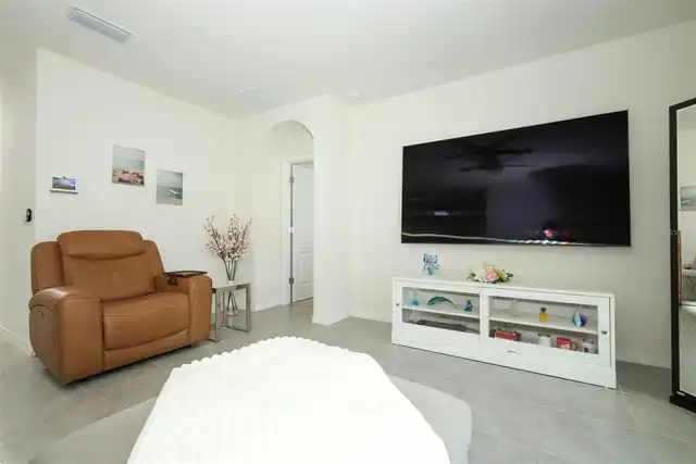 Listing Photo 14