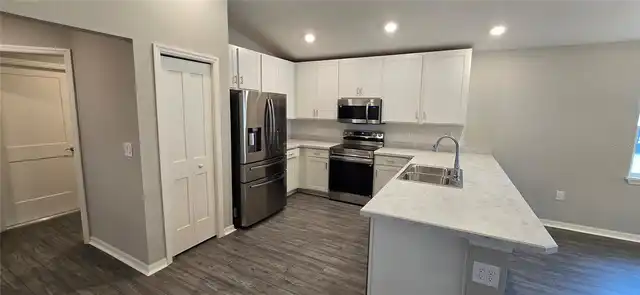 Listing Photo 8