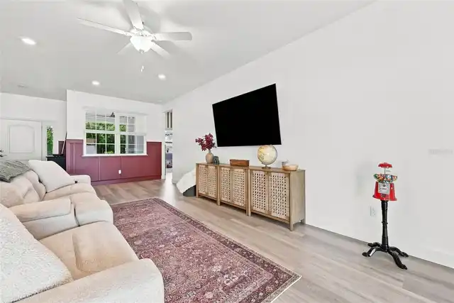 Listing Photo 14