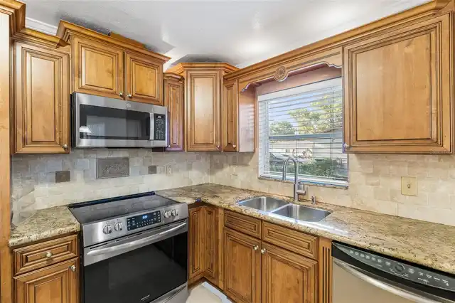 Listing Photo 9