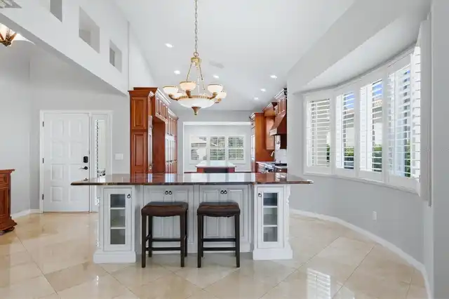 Listing Photo 10
