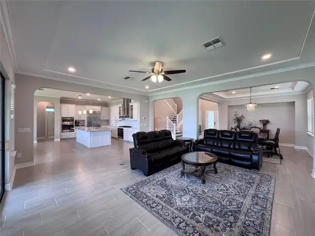 Listing Photo 11