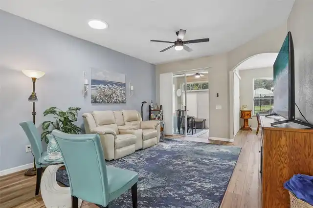 Listing Photo 8