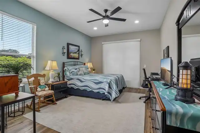 Listing Photo 17
