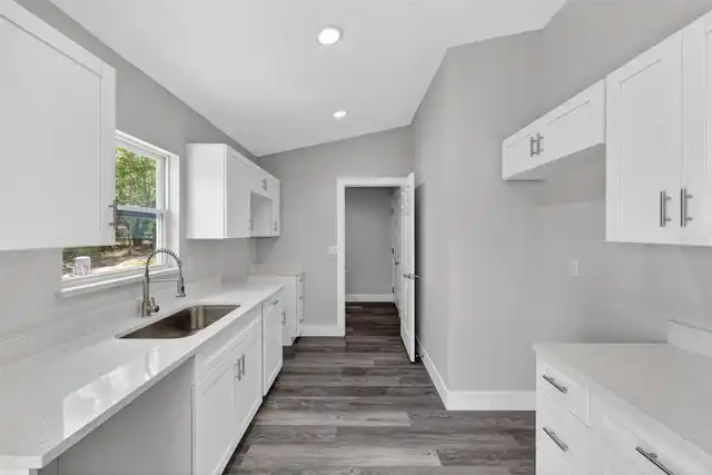 Listing Photo 10