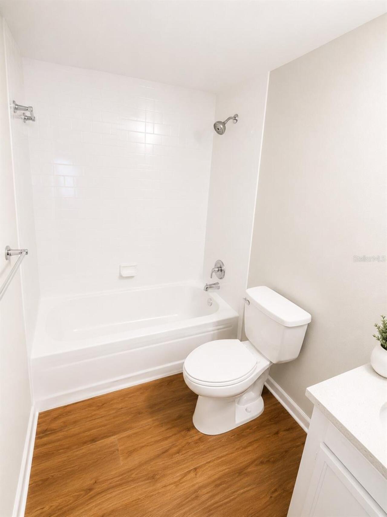 Listing Photo 11