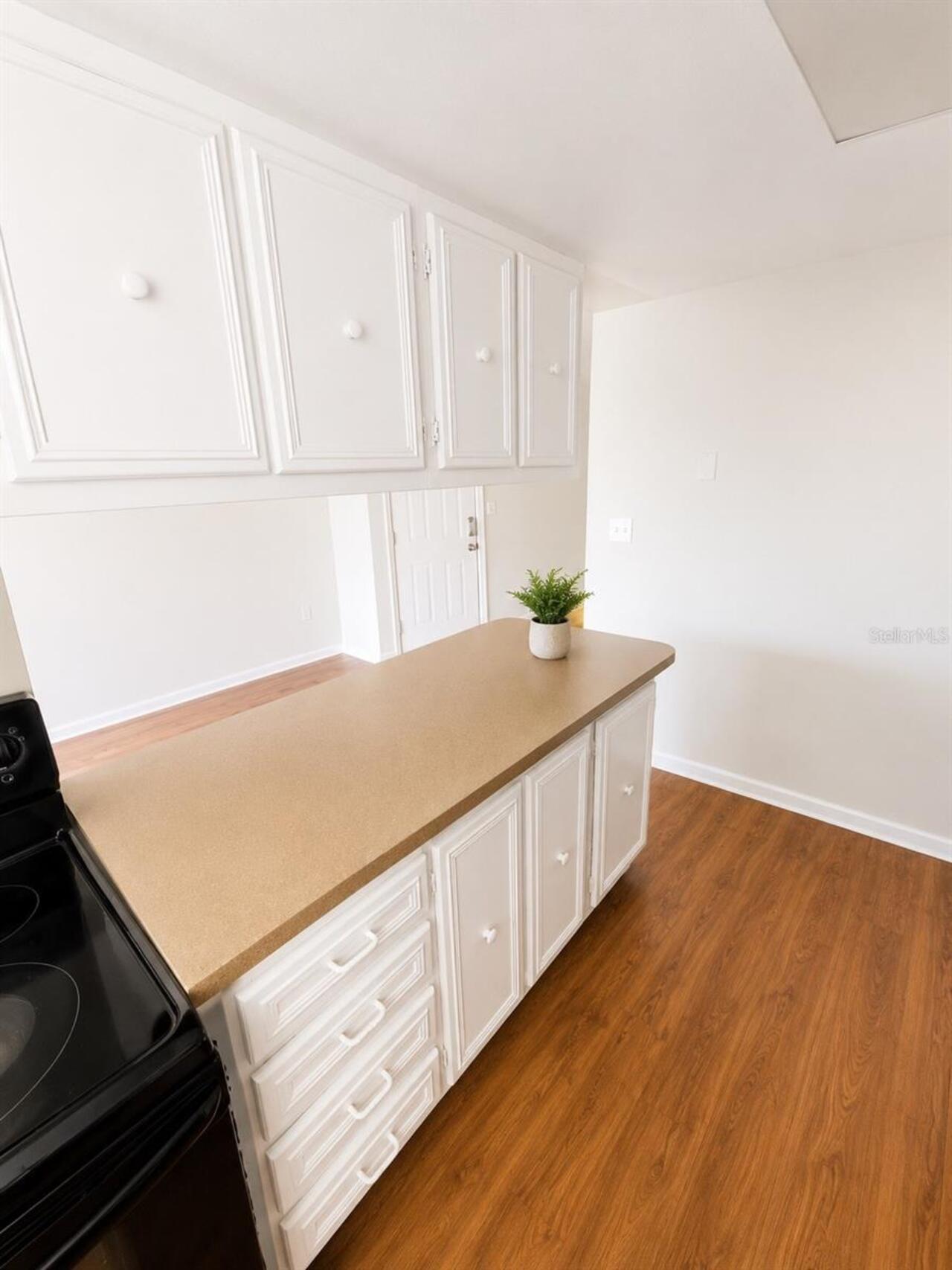 Listing Photo 12