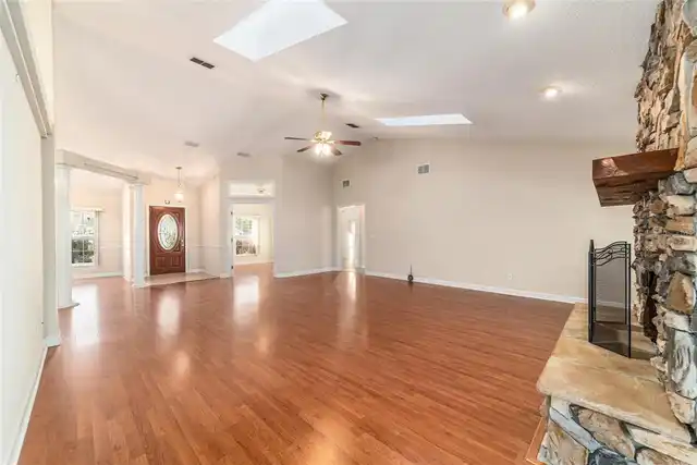 Listing Photo 9