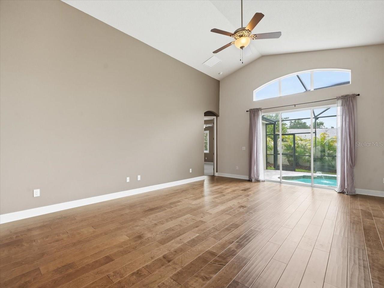 Listing Photo 12