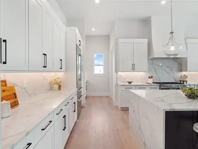 Listing Photo 17