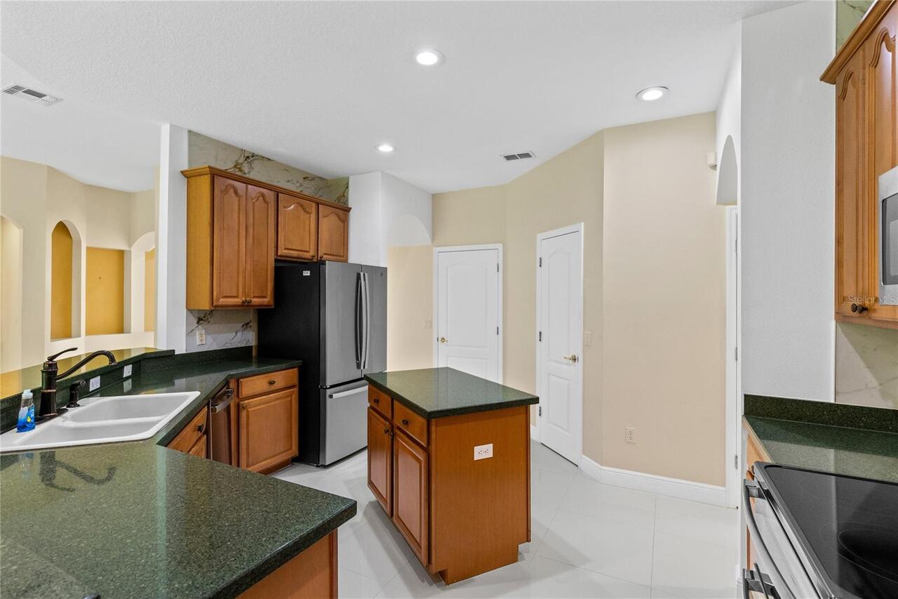 Listing Photo 11