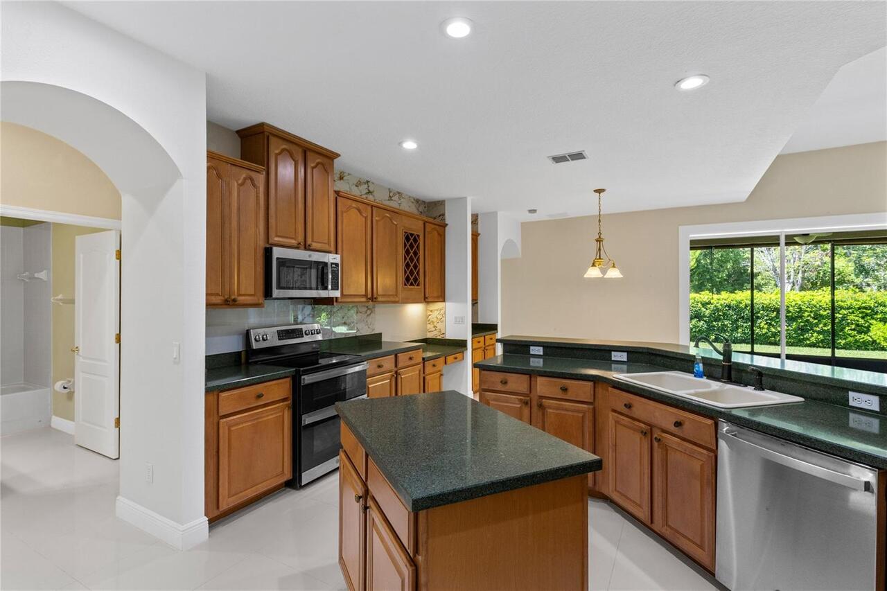 Listing Photo 12