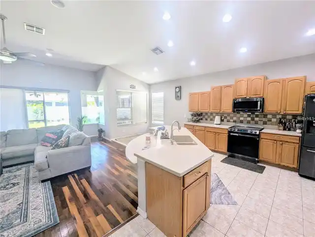 Listing Photo 8