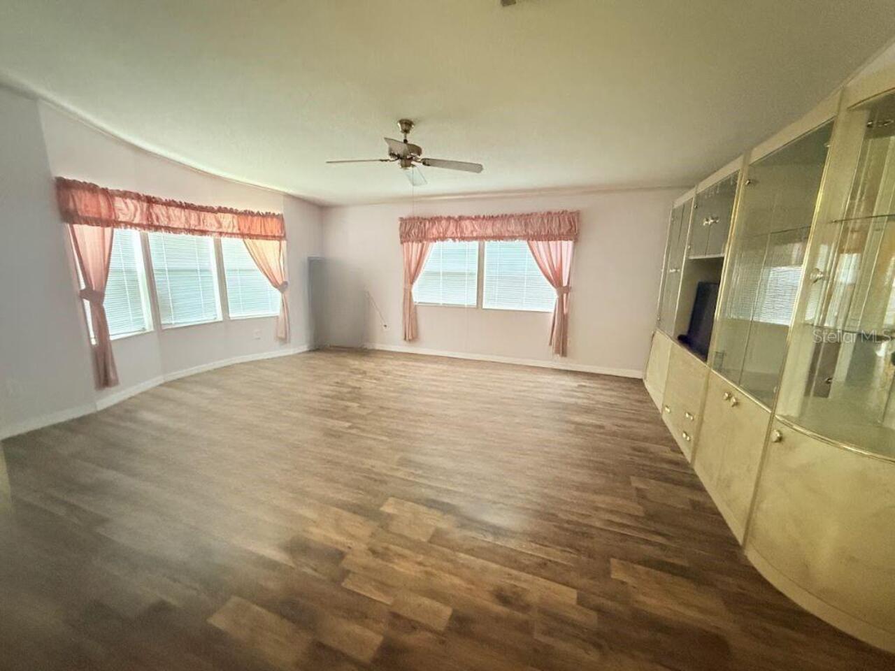 Listing Photo 10