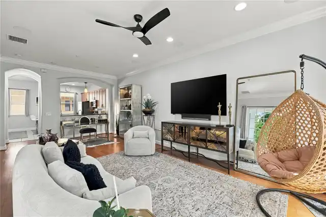 Listing Photo 9