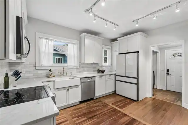 Listing Photo 11