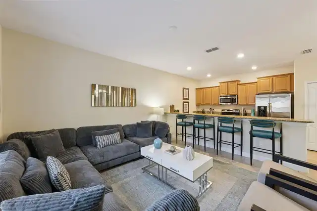 Listing Photo 12
