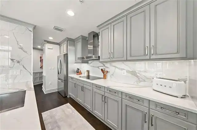 Listing Photo 11