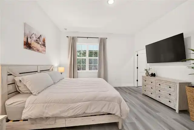 Listing Photo 32