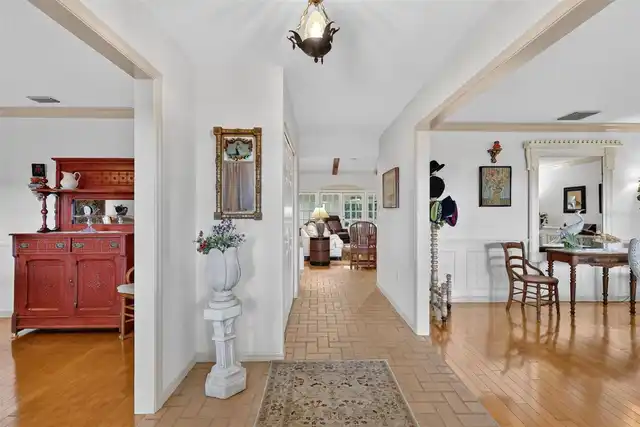 Listing Photo 10