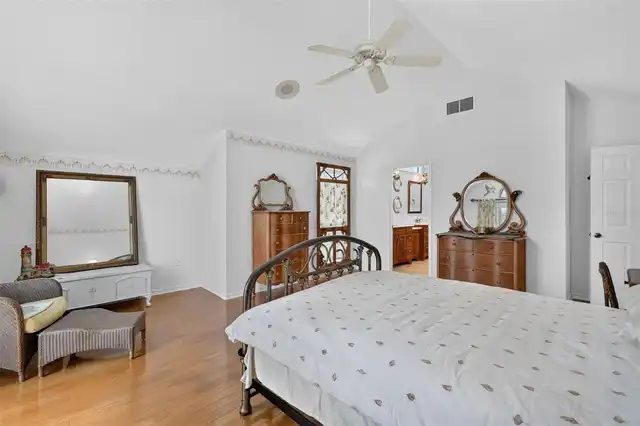 Listing Photo 33