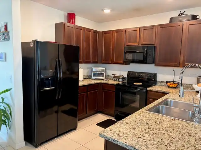 Listing Photo 10