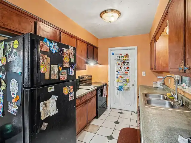 Listing Photo 10