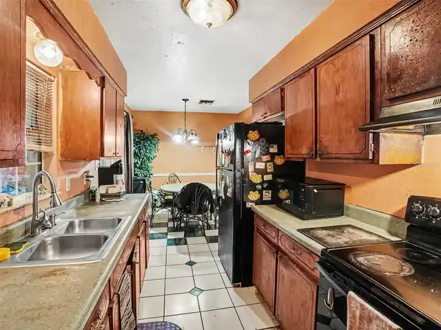 Listing Photo 12
