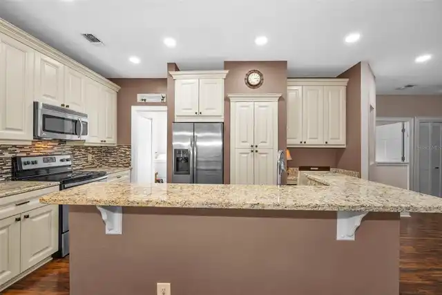 Listing Photo 16