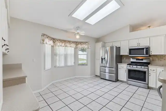 Listing Photo 10