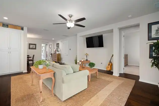 Listing Photo 11