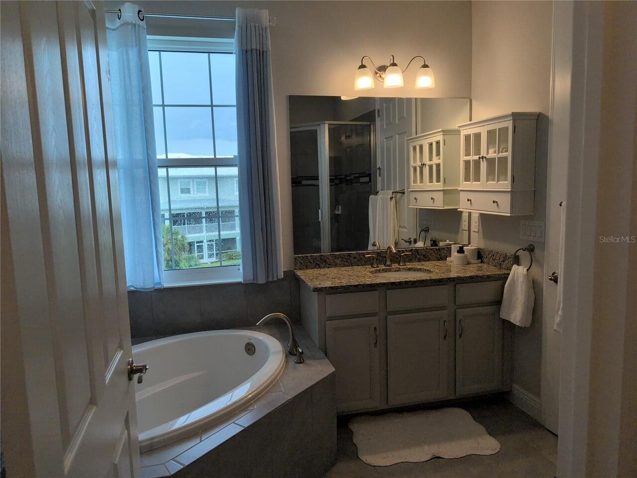 Listing Photo 11
