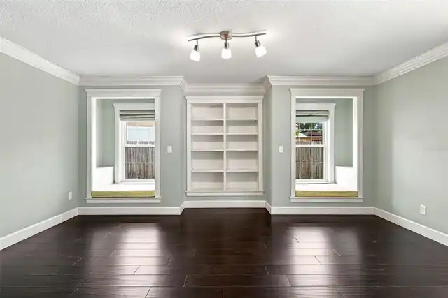 Listing Photo 12