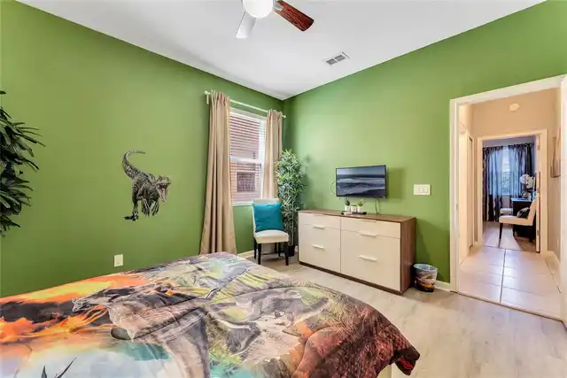 Listing Photo 8