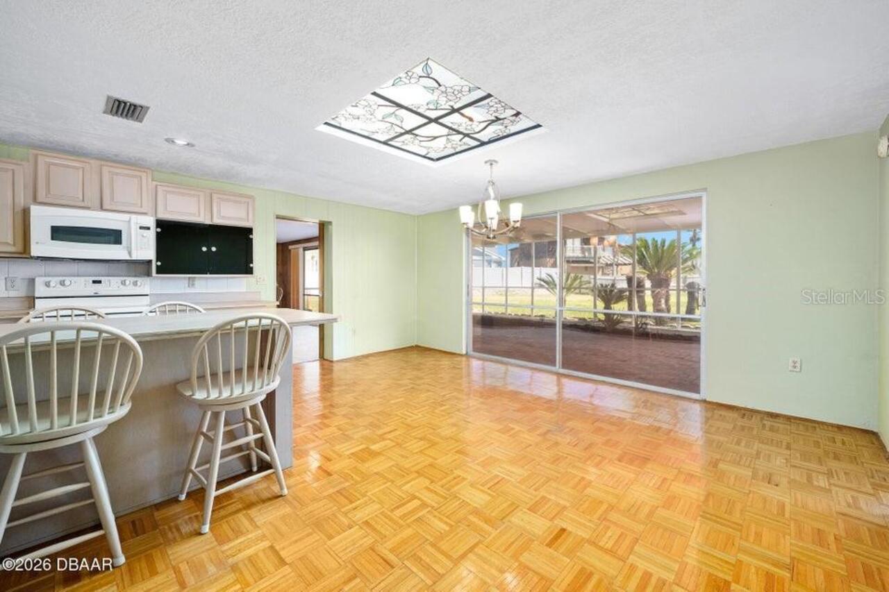 Listing Photo 12