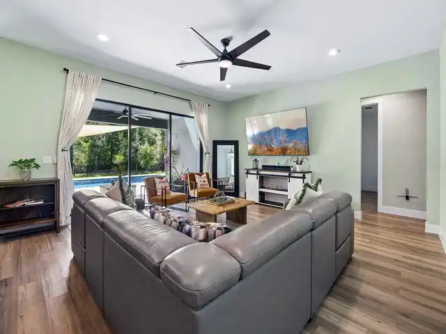 Listing Photo 8