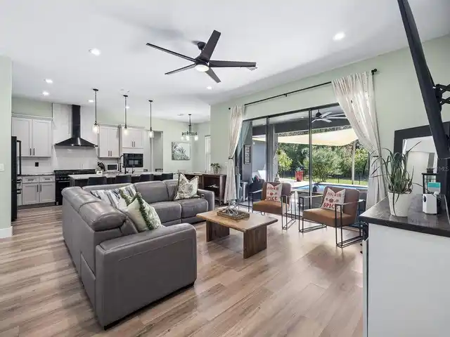 Listing Photo 11