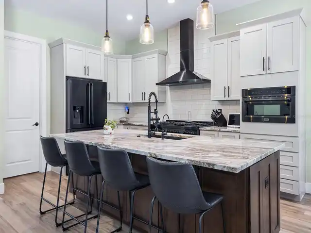 Listing Photo 17