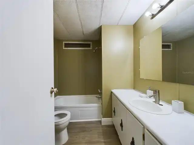 Listing Photo 12