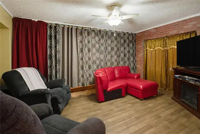 Listing Photo 8