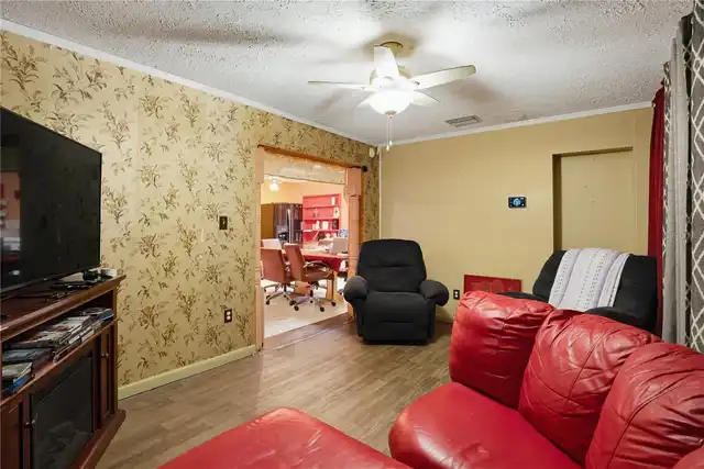 Listing Photo 9